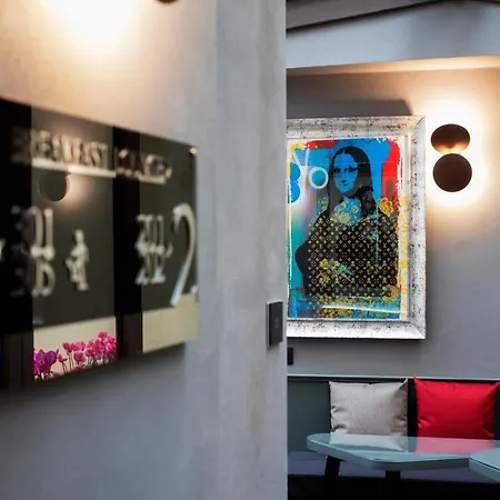 Hotel The Frame 4*