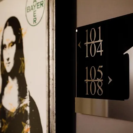 Hotel The Frame 4*