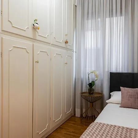 - Elegant Arno View