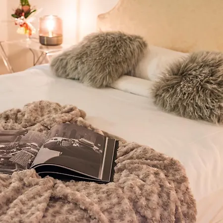 - Elegant Arno View Apartment Florence