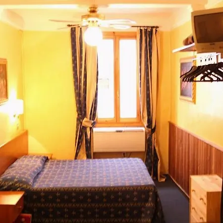 Hotel Santa Croce 2*