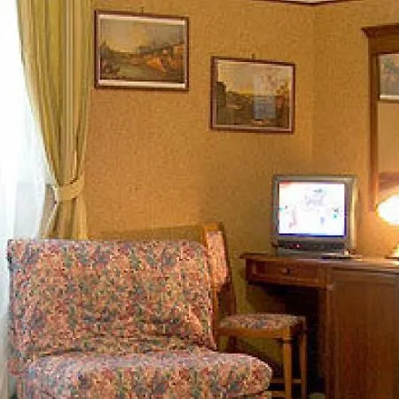 Giada Hotel 2*