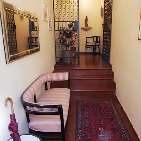 Bed & Breakfast La Rosa Townhouse 3*