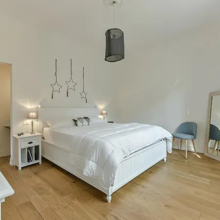 Apartment - Oltrarno Elegance