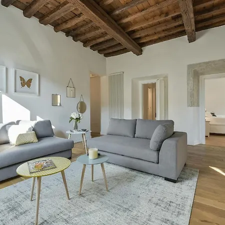 - Oltrarno Elegance