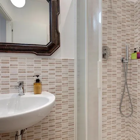Apartment Faenza Florence