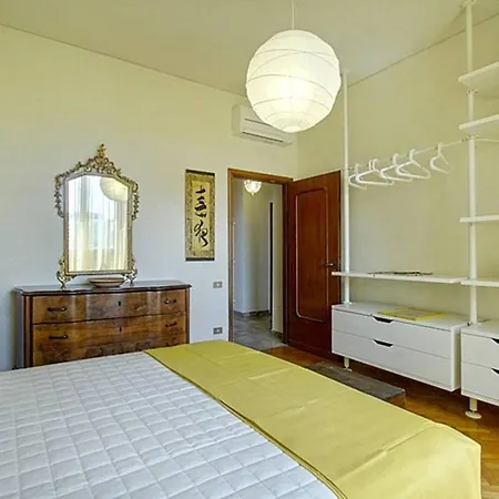 Frati Bigi With Parking