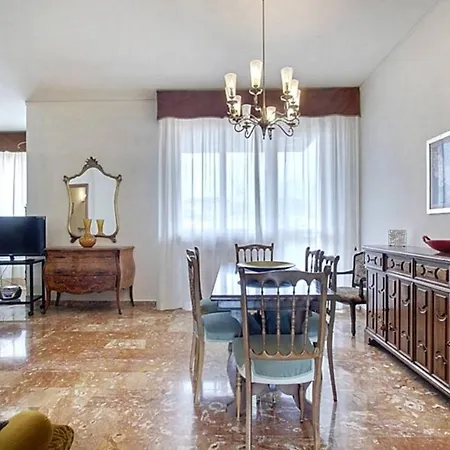 Frati Bigi With Parking Apartamento Florencia