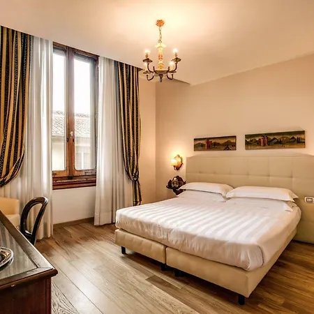 Hotel Croce Di Malta 4*