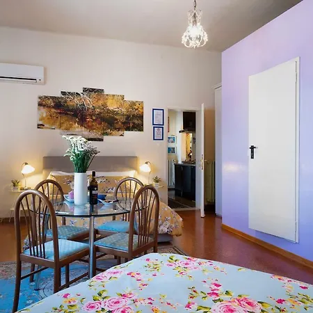 1900 Artevita Oda ve Kahvaltı 3*