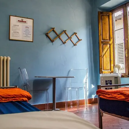 Santa Monaca Hostel *