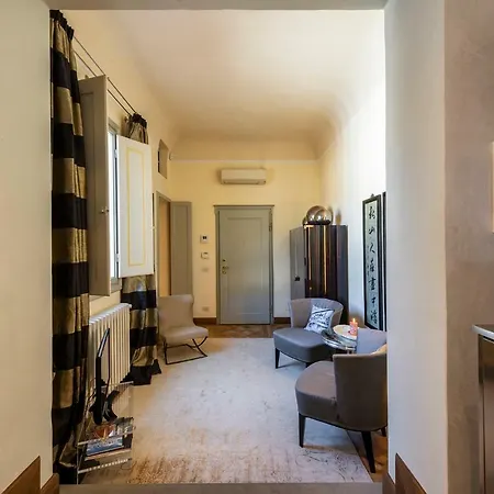 - Elegant Giotto Apartment