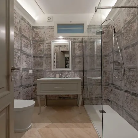 - Teatro Luxury * Florence