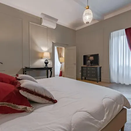 - Teatro Luxury Apartment