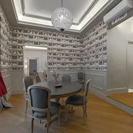 - Teatro Luxury Apartment *