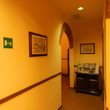 Monica Hotel 2*