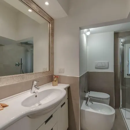 - Santa Croce Panoramic View Apartment