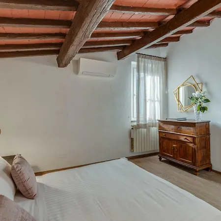- Santa Croce Panoramic View Apartment *