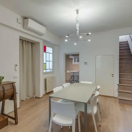 - Santa Croce Panoramic View Apartment