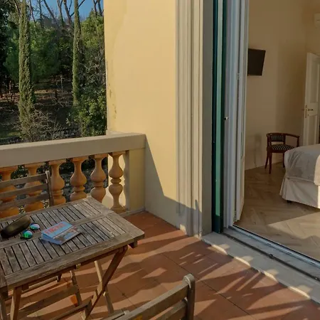 Dimora Salviati Bed & Breakfast 3*