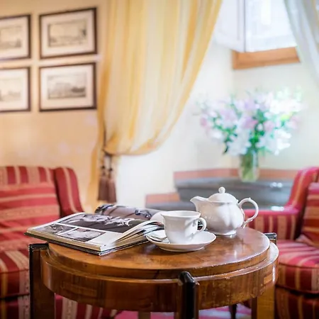 Palazzo Dal Borgo Hotel