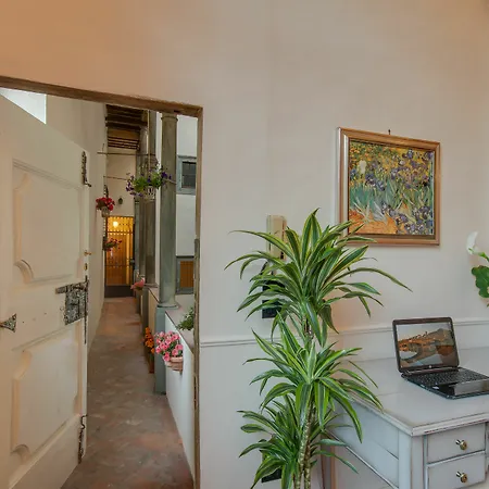 Affittacamere Residenza D'epoca Borgo Albizi 3*