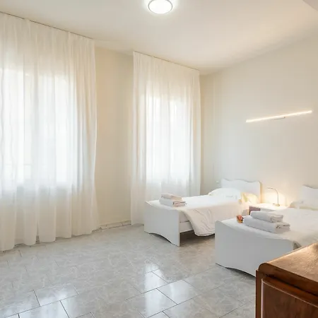 Ognissanti 3 Bedrooms Apartment Florence