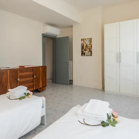 Ognissanti 3 Bedrooms Apartment *