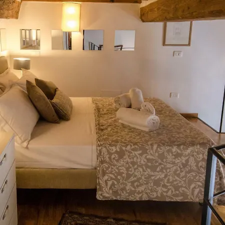 Acacia - The Apartment *