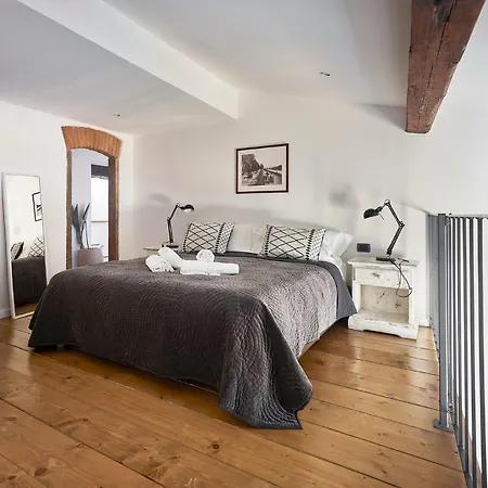 Apartment Great Apts Few Steps To The Duomo Florence