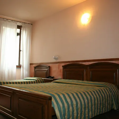 Monica Hotel 2*