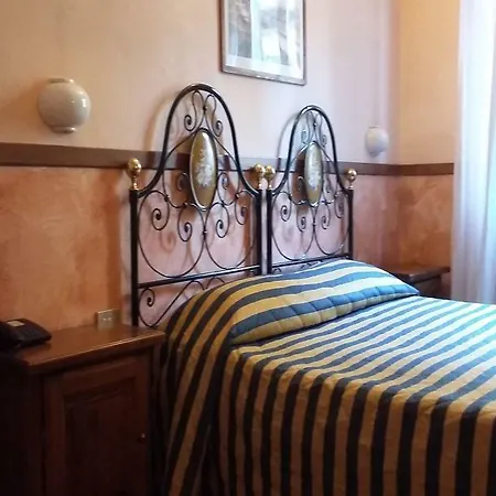 Ξενοδοχείο Monica