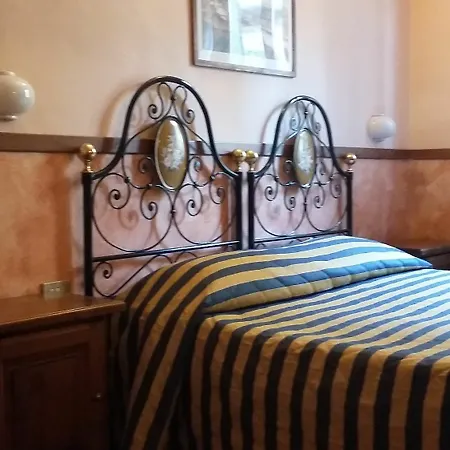 Monica Hotel 2*