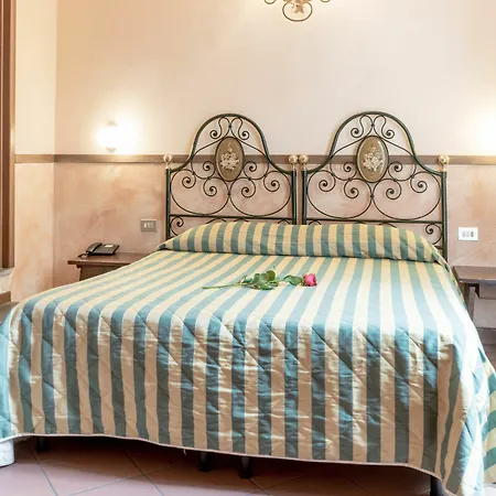 Monica Hotel 2*
