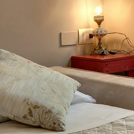 Apartment Risveglio In Piazza Santa Croce Florence