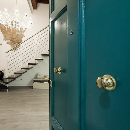 Silver Novella Luxury Apartment Florence