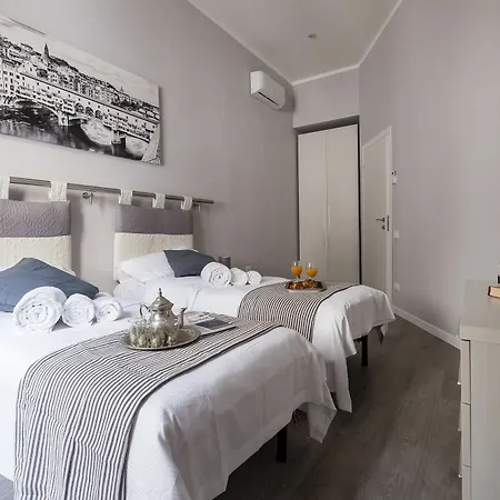 Silver Novella Luxury Apartment Florence