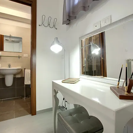 Apartment Risveglio In Piazza Santa Croce Florence