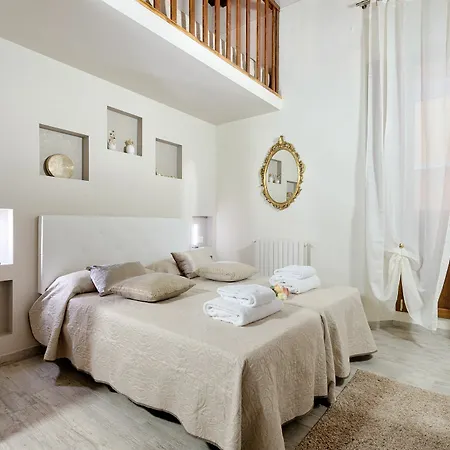 Santa Croce Cathedral By Mmega Apartment *