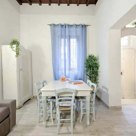 Santa Croce Cathedral By Mmega Apartment *