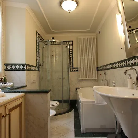 Opera D'arte City Center Apartment