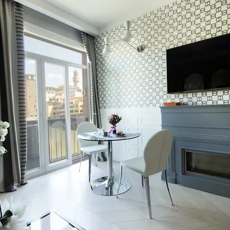 Specchi Su Pontevecchio Apartment