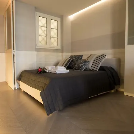 Specchi Su Pontevecchio Apartment