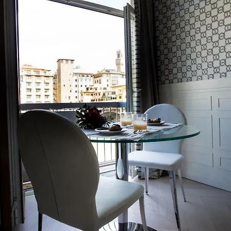 Specchi Su Pontevecchio Apartment