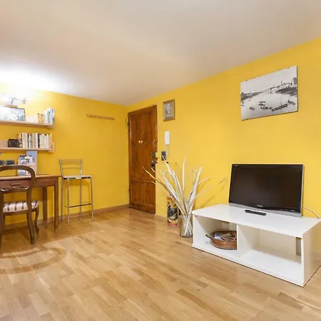 Like A Local In Oltrarno Apartment *