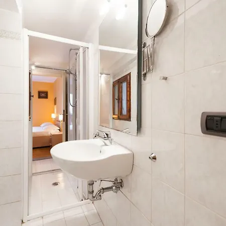Like A Local In Oltrarno Apartment