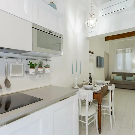 Accademia Gallery Charming Apartment