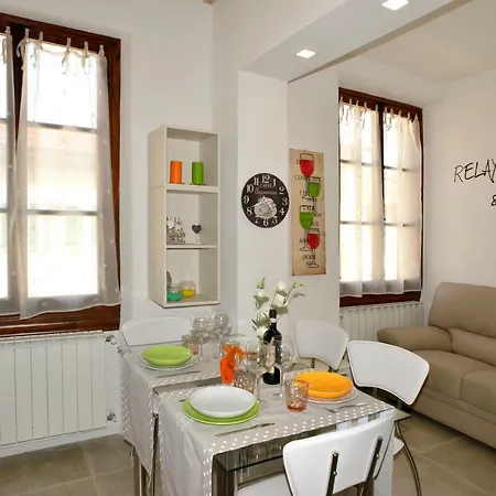 Apartment Ognissanti 67 *