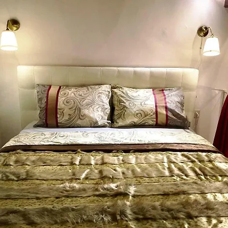 Apartment Florentine Style *