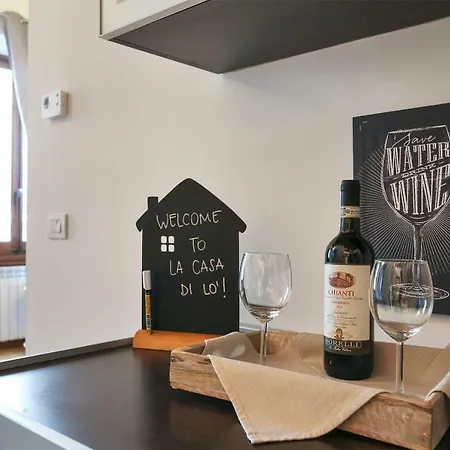 La Casa Di Lo, Bright San Lorenzo Mkt Apartment